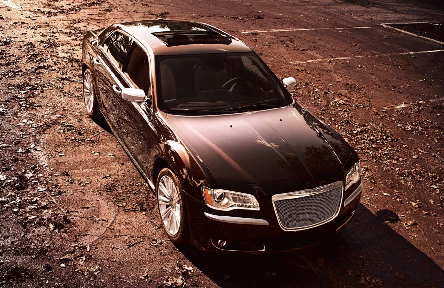  Chrysler 300C Luxury Series 2012 года  (фото 1 из 16)
